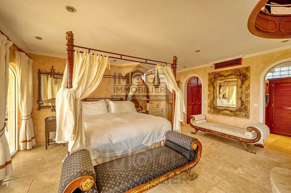 Exceptional villa Terres-Basses