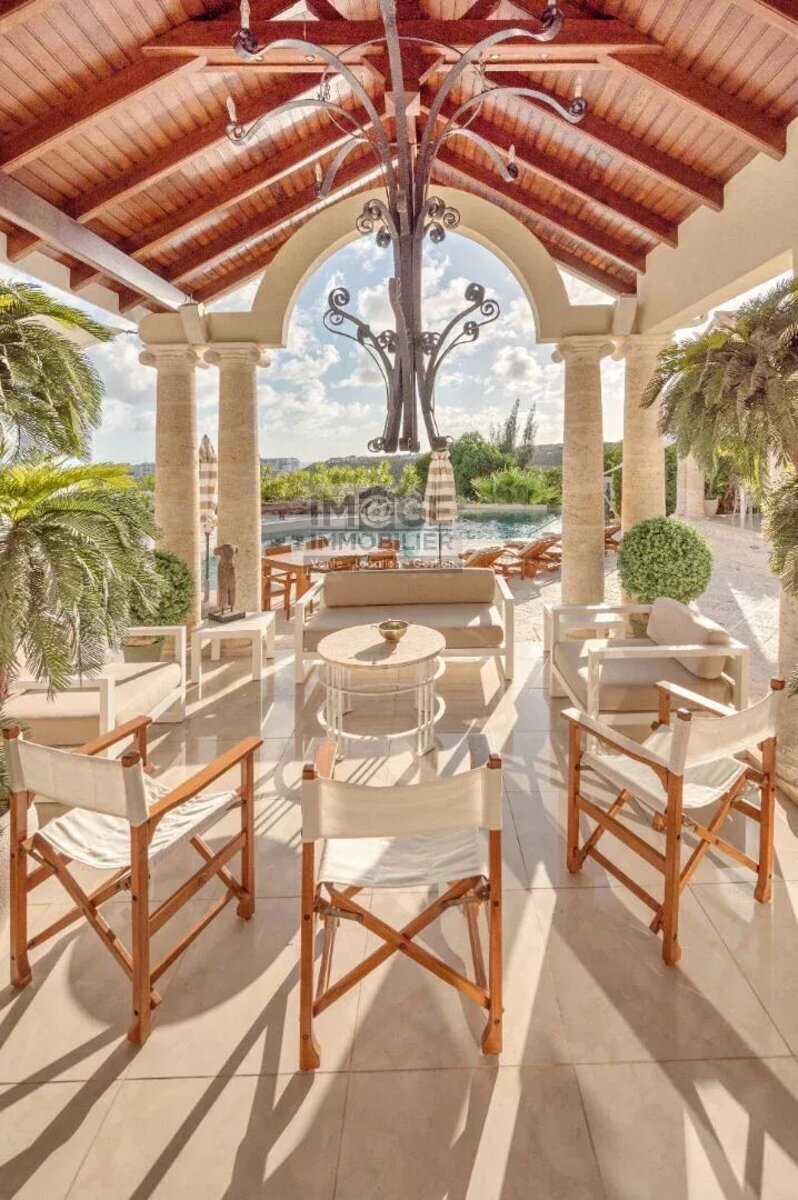 Exceptional villa Terres-Basses