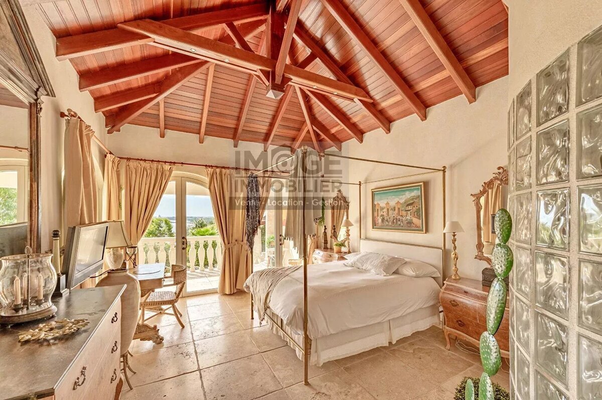 Exceptional villa Terres-Basses