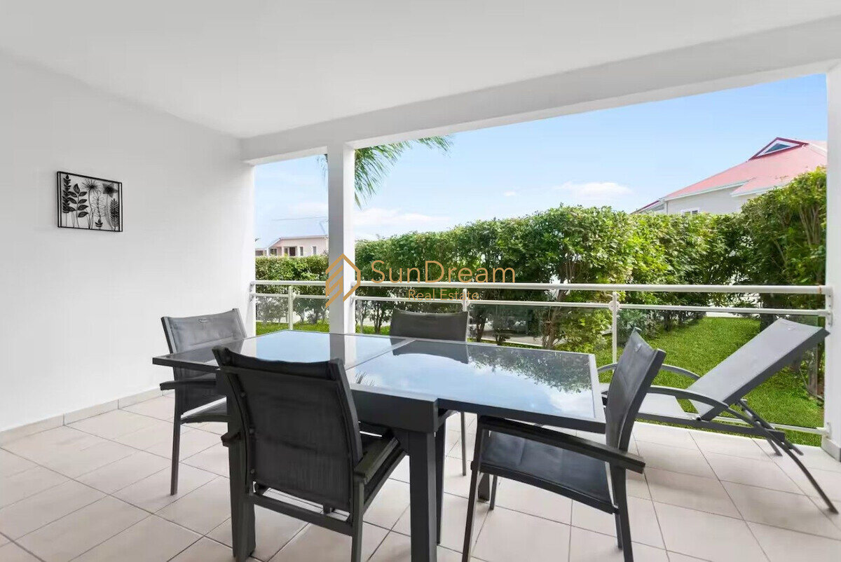 Cul de Sac Appartement T2 meublé avec terrasse et jardin