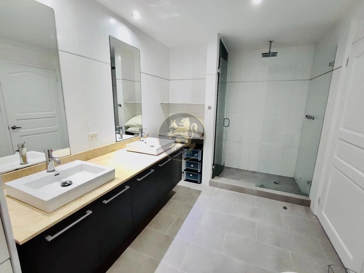 Experience the Magic of Simpson Bay with Views - Sint