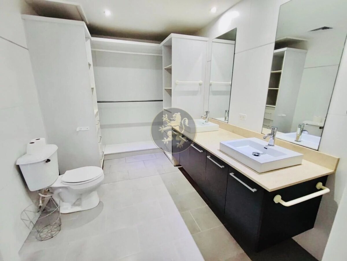 Experience the Magic of Simpson Bay with Views - Sint