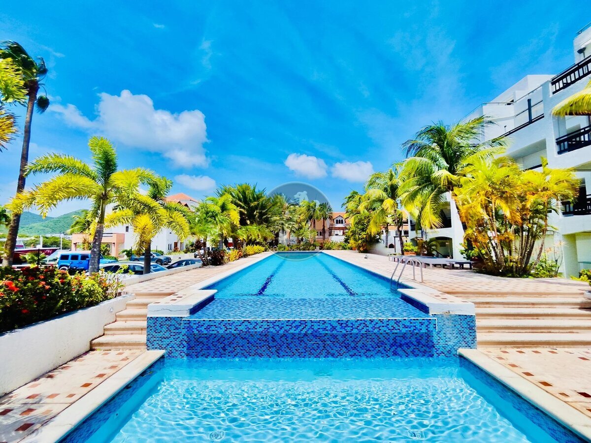 Luxurious 3-Bedroom Duplex with Private Boat Slip and