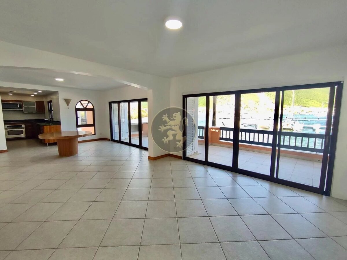 Luxurious 3-Bedroom Duplex with Private Boat Slip and