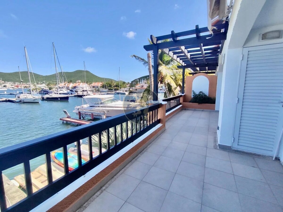 Luxurious 3-Bedroom Duplex with Private Boat Slip and