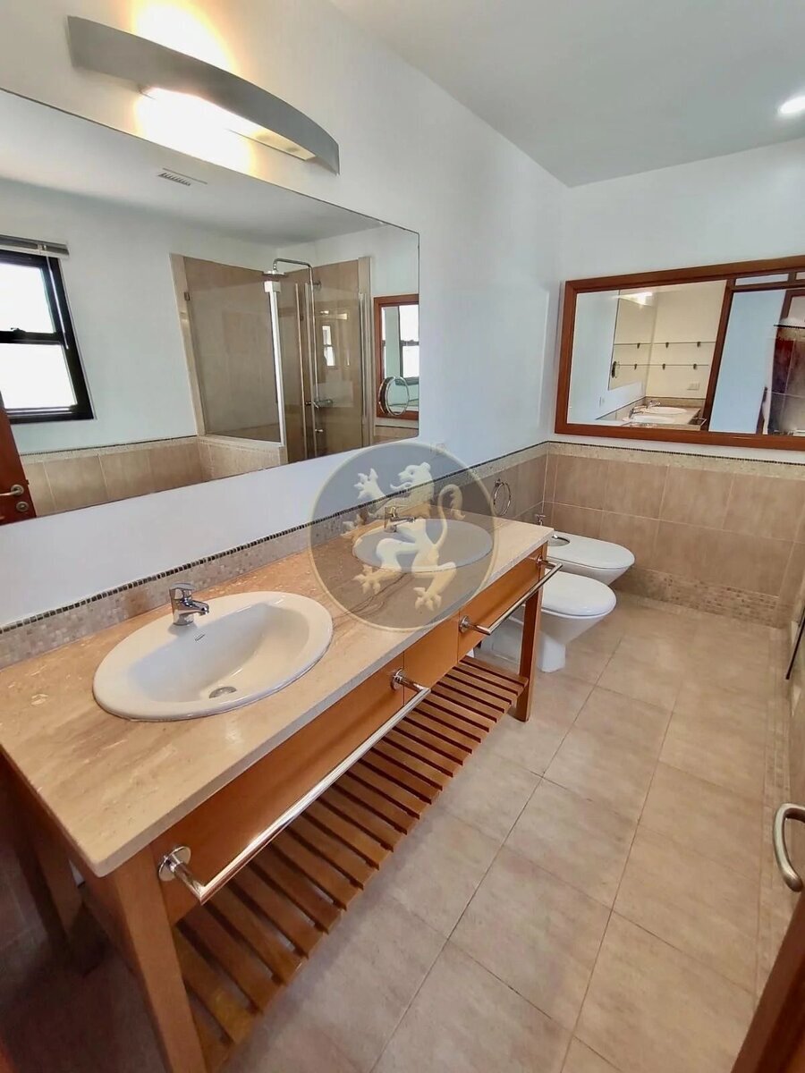 Luxurious 3-Bedroom Duplex with Private Boat Slip and