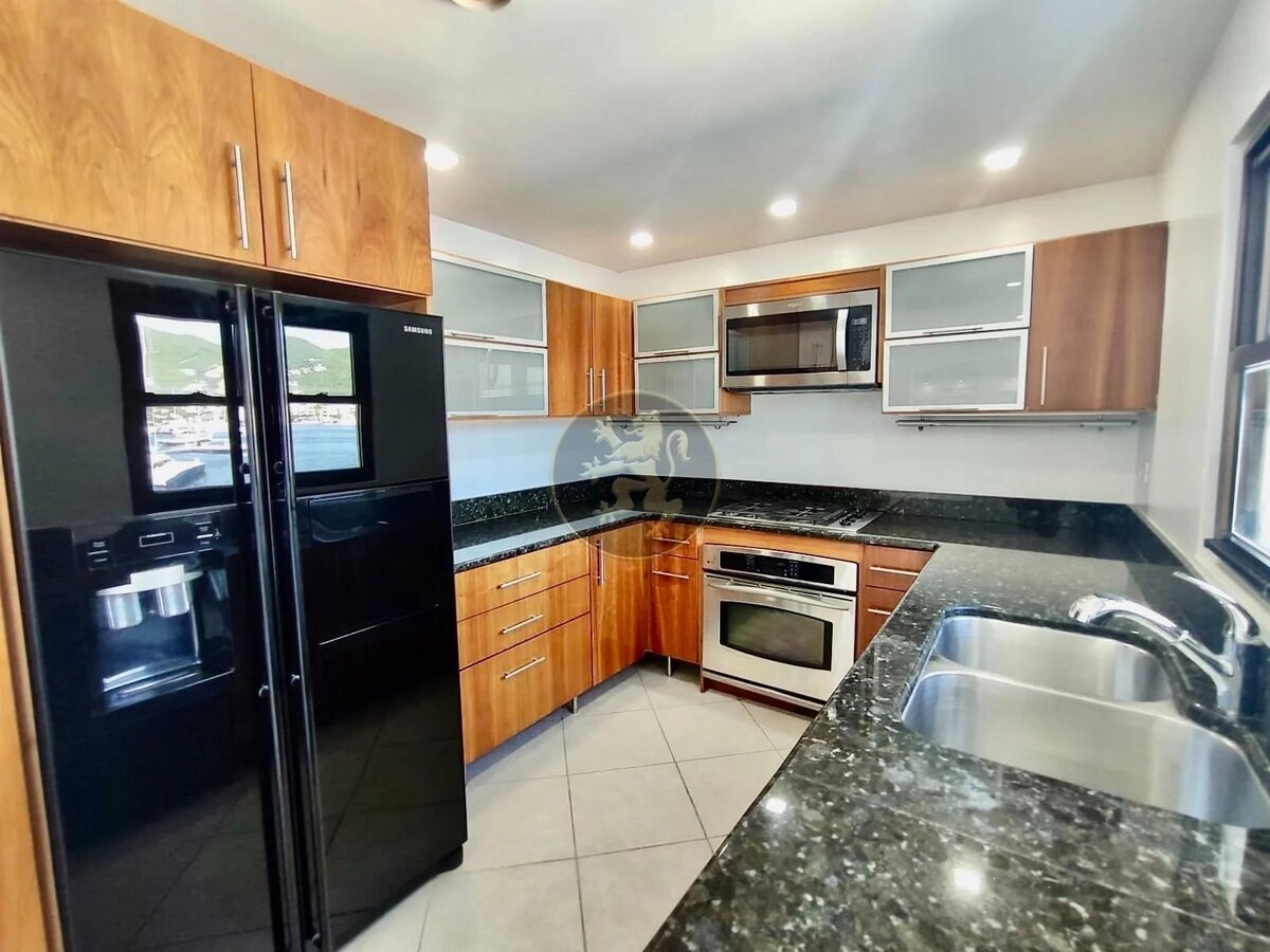 Luxurious 3-Bedroom Duplex with Private Boat Slip and