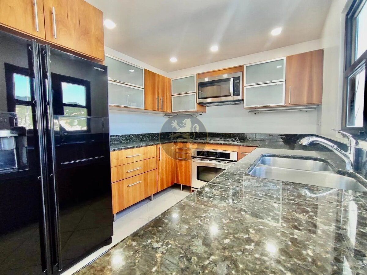 Luxurious 3-Bedroom Duplex with Private Boat Slip and