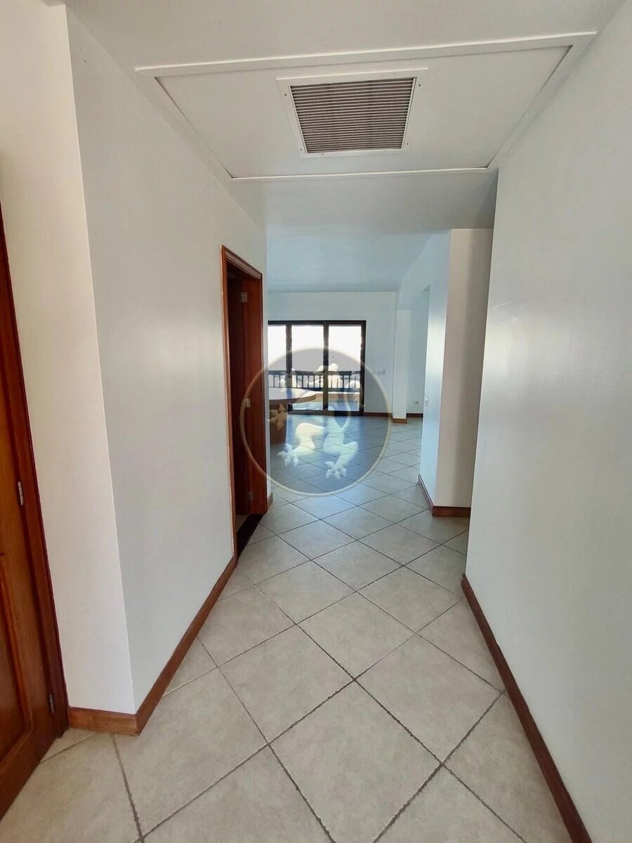 Luxurious 3-Bedroom Duplex with Private Boat Slip and