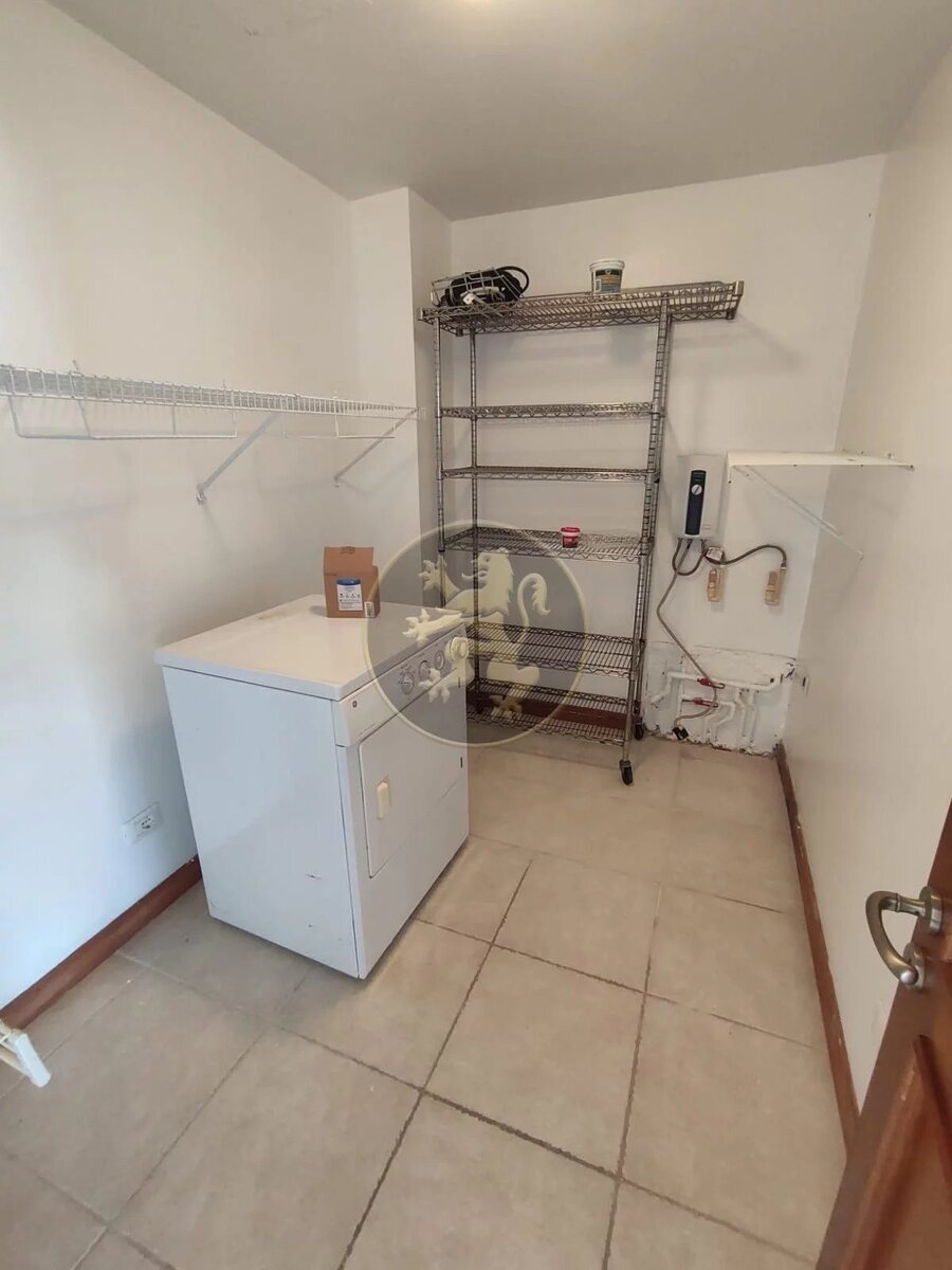 Luxurious 3-Bedroom Duplex with Private Boat Slip and