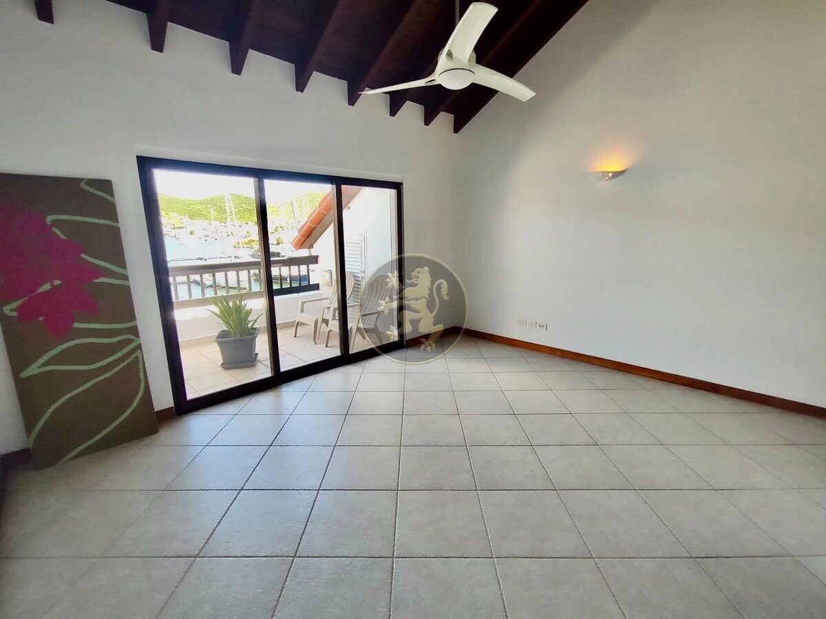 Luxurious 3-Bedroom Duplex with Private Boat Slip and