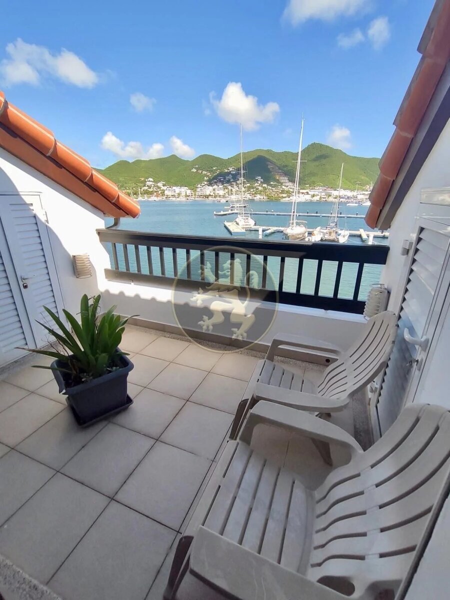 Luxurious 3-Bedroom Duplex with Private Boat Slip and