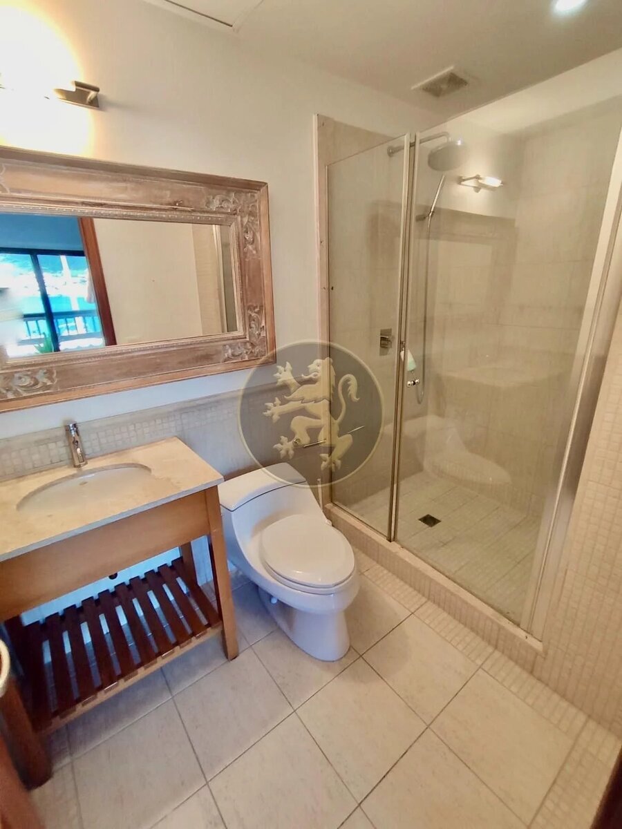 Luxurious 3-Bedroom Duplex with Private Boat Slip and