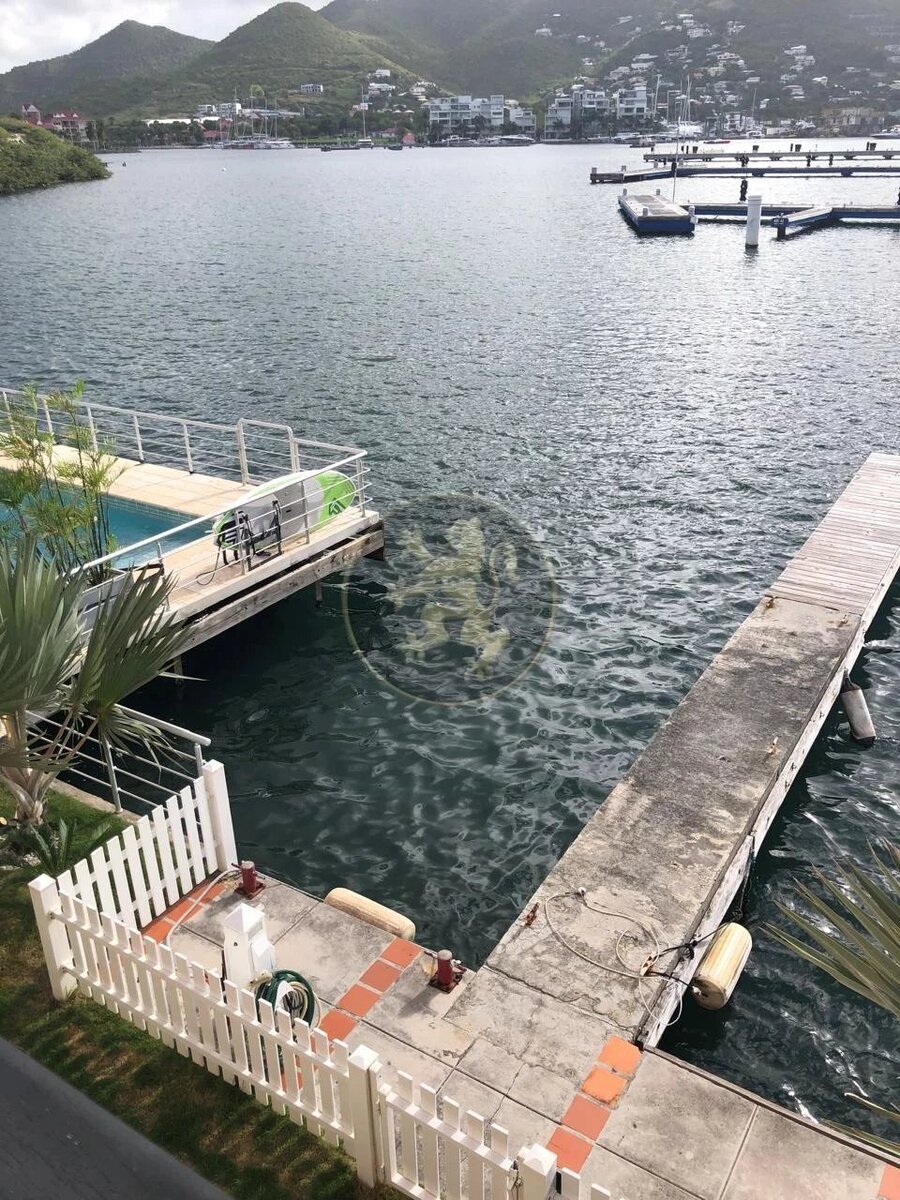 Luxurious 3-Bedroom Duplex with Private Boat Slip and