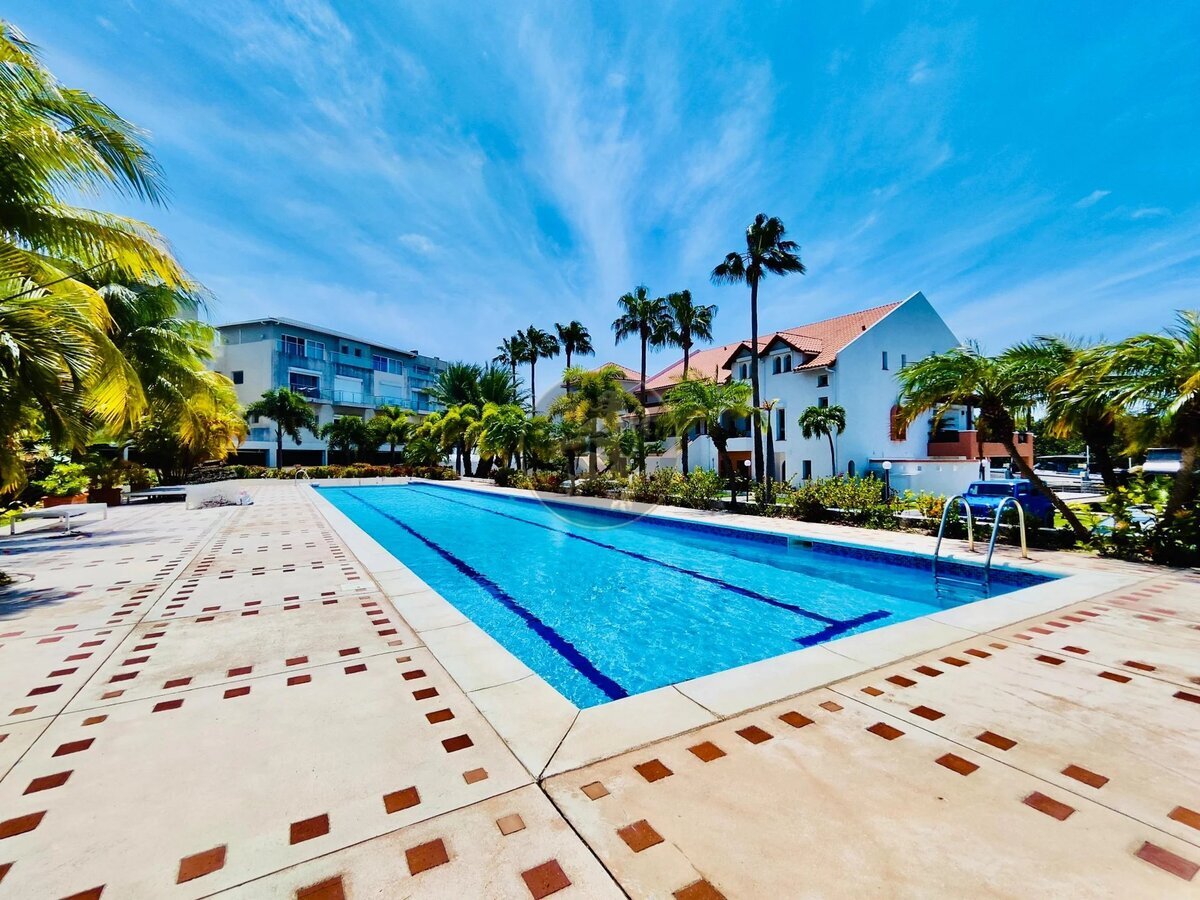 Luxurious 3-Bedroom Duplex with Private Boat Slip and