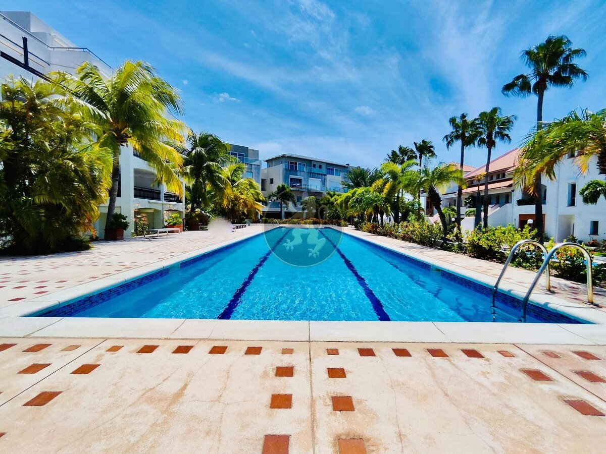 Luxurious 3-Bedroom Duplex with Private Boat Slip and