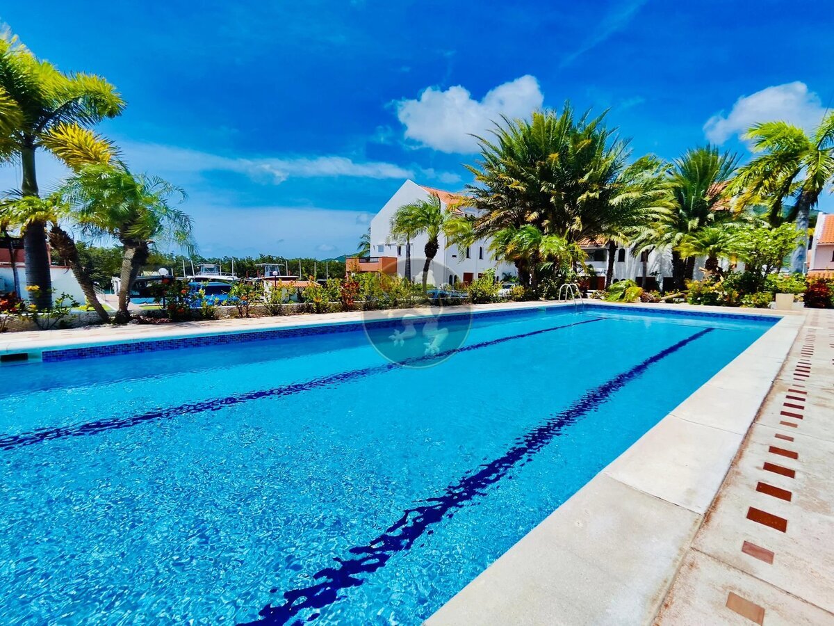 Luxurious 3-Bedroom Duplex with Private Boat Slip and