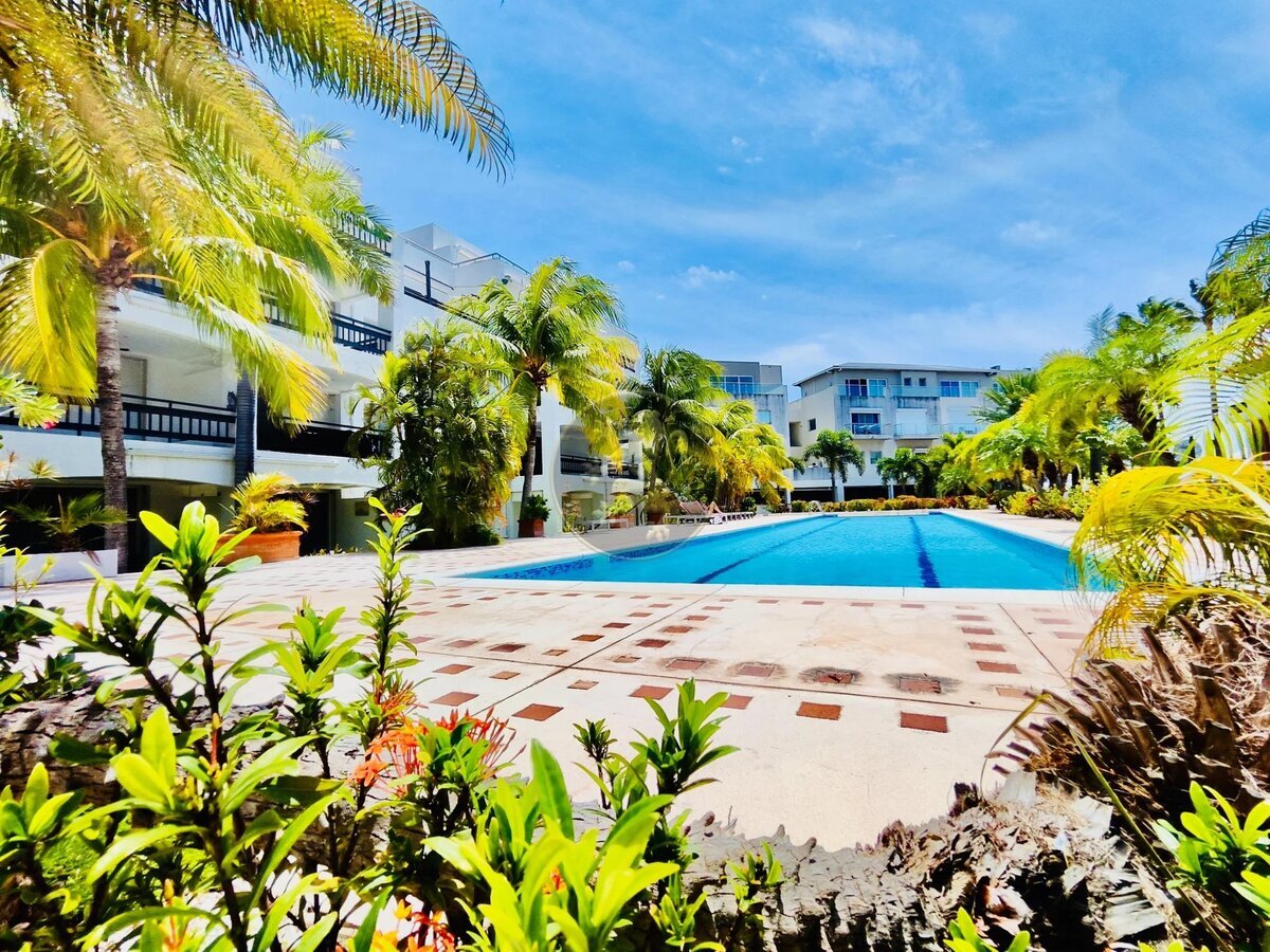 Luxurious 3-Bedroom Duplex with Private Boat Slip and