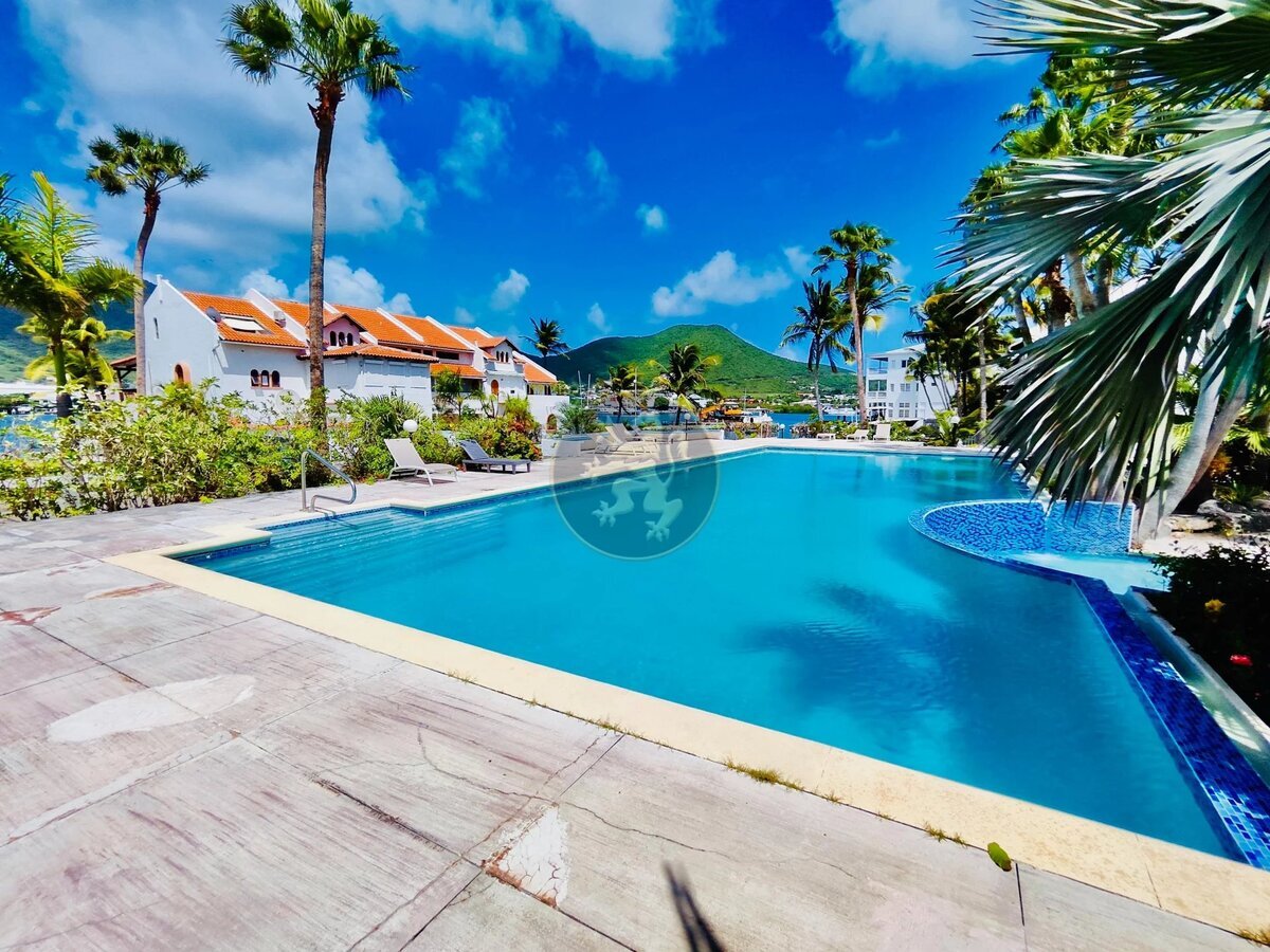 Luxurious 3-Bedroom Duplex with Private Boat Slip and