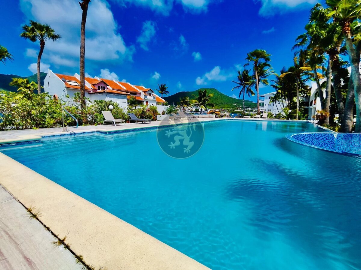 Luxurious 3-Bedroom Duplex with Private Boat Slip and