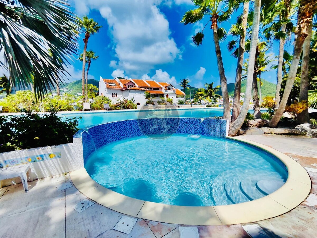 Luxurious 3-Bedroom Duplex with Private Boat Slip and