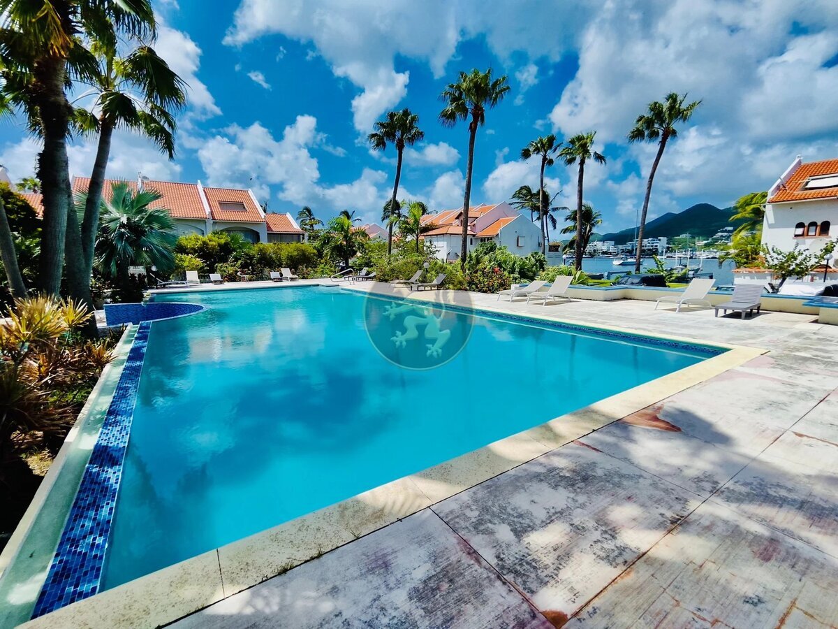 Luxurious 3-Bedroom Duplex with Private Boat Slip and