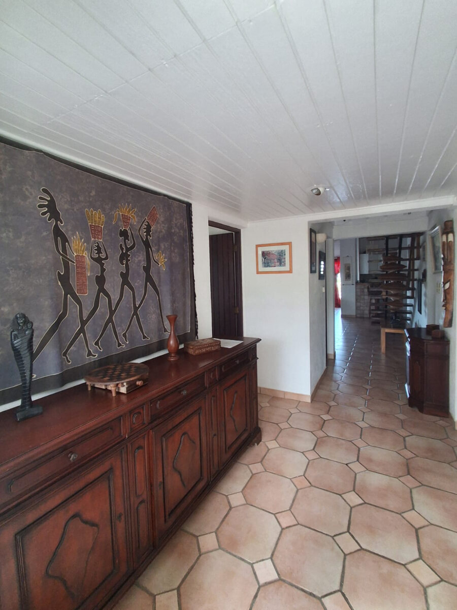 5-Bedroom Villa + 2-Bedroom House Stunning Views