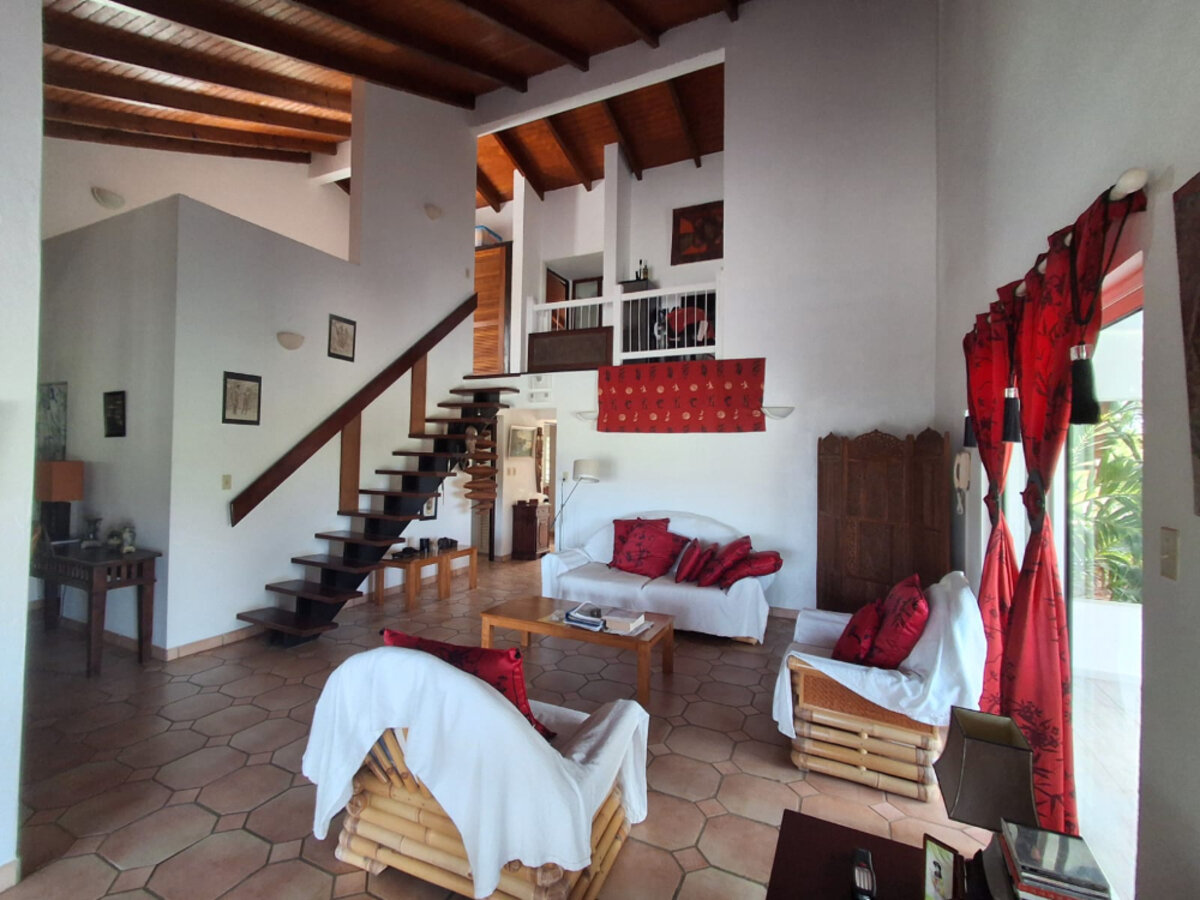 5-Bedroom Villa + 2-Bedroom House Stunning Views