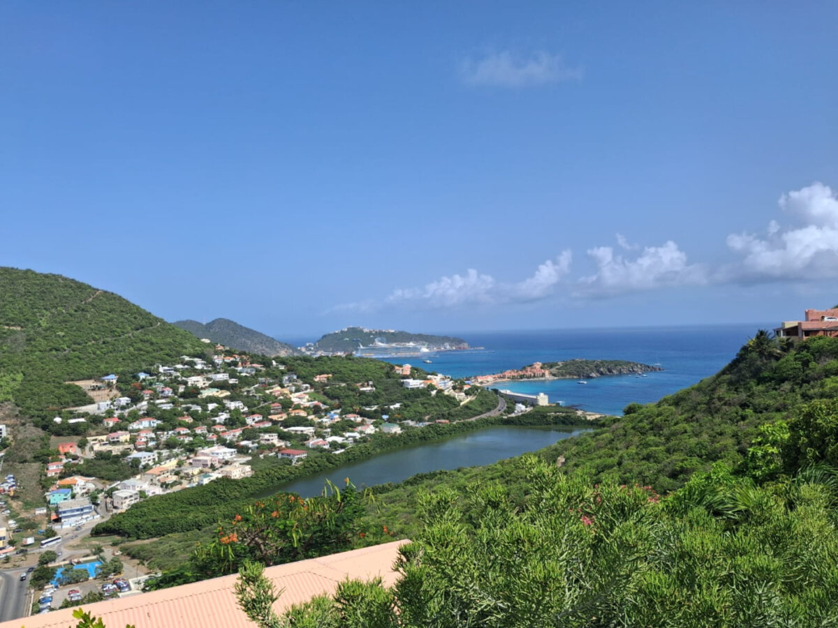 5-Bedroom Villa + 2-Bedroom House Stunning Views