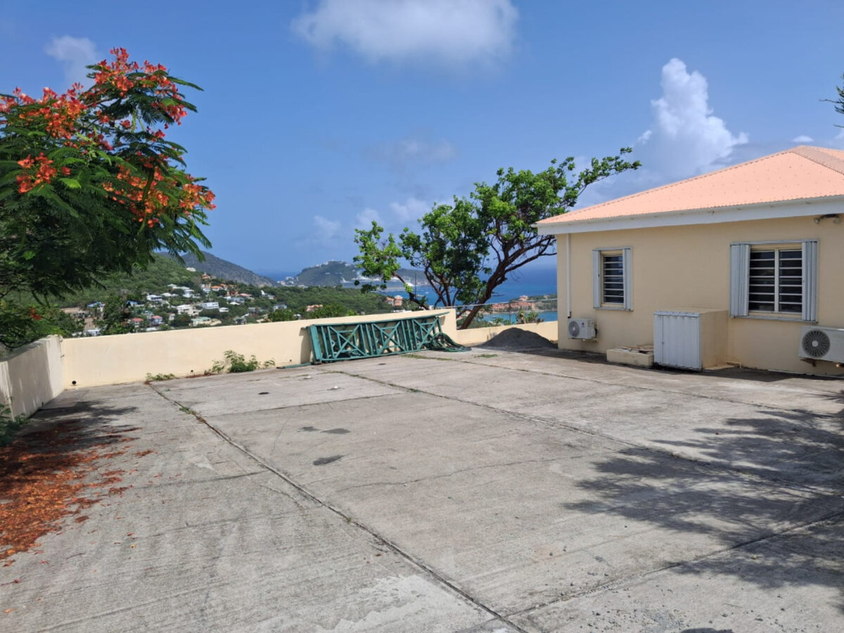 5-Bedroom Villa + 2-Bedroom House Stunning Views