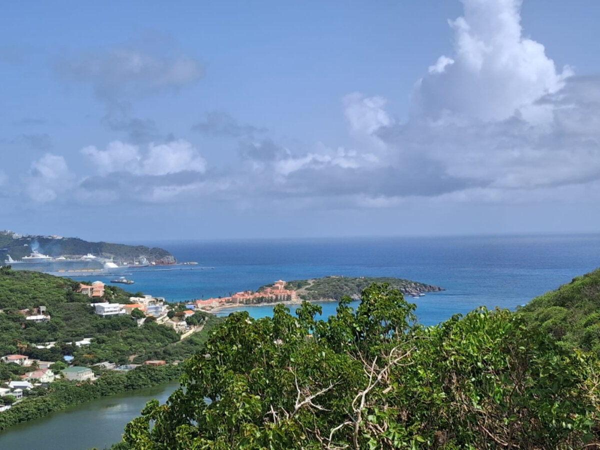 5-Bedroom Villa + 2-Bedroom House Stunning Views