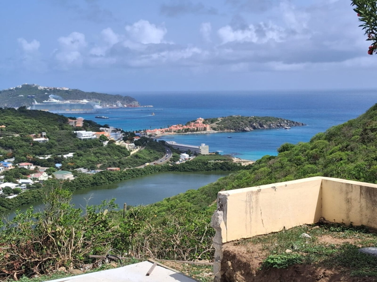 5-Bedroom Villa + 2-Bedroom House Stunning Views