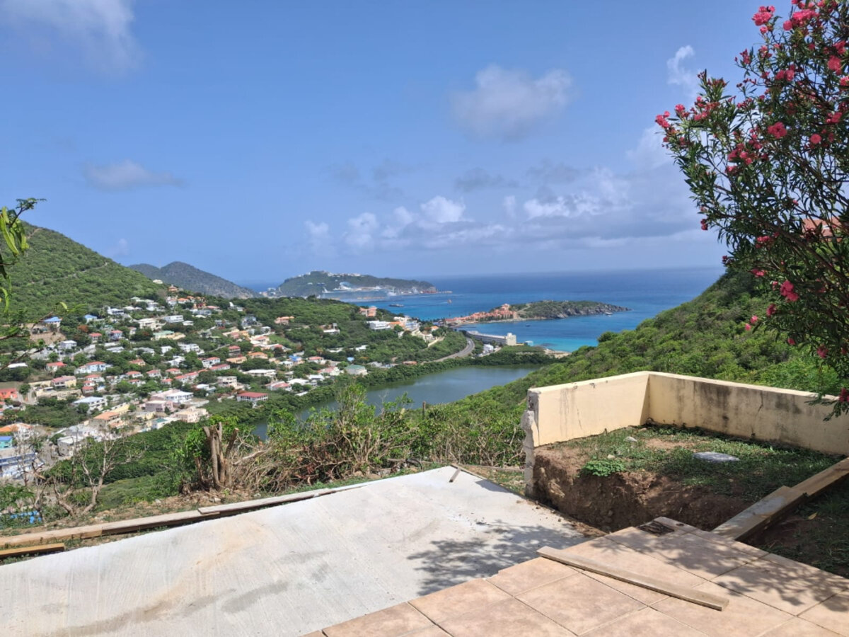 5-Bedroom Villa + 2-Bedroom House Stunning Views