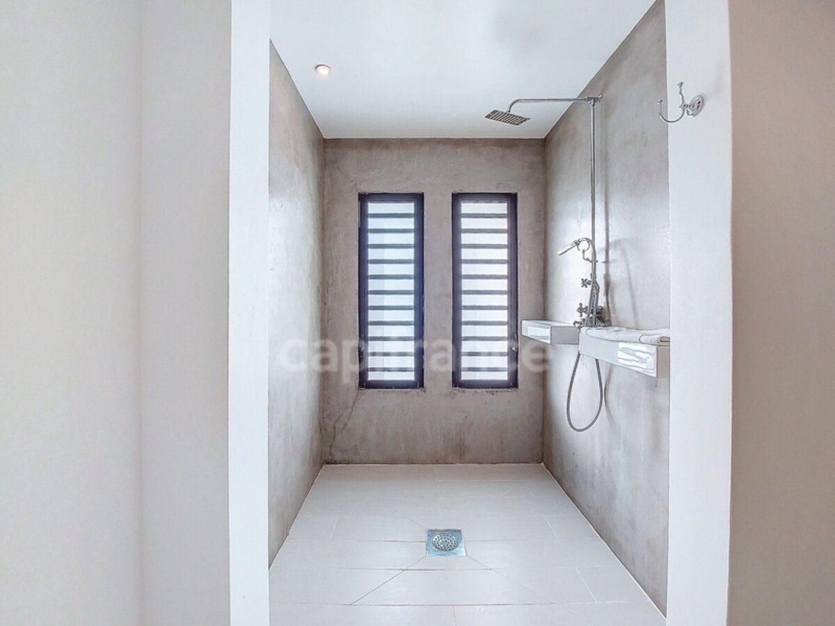 6 Bedroom Villa With Sea View And Caretaker'S House On