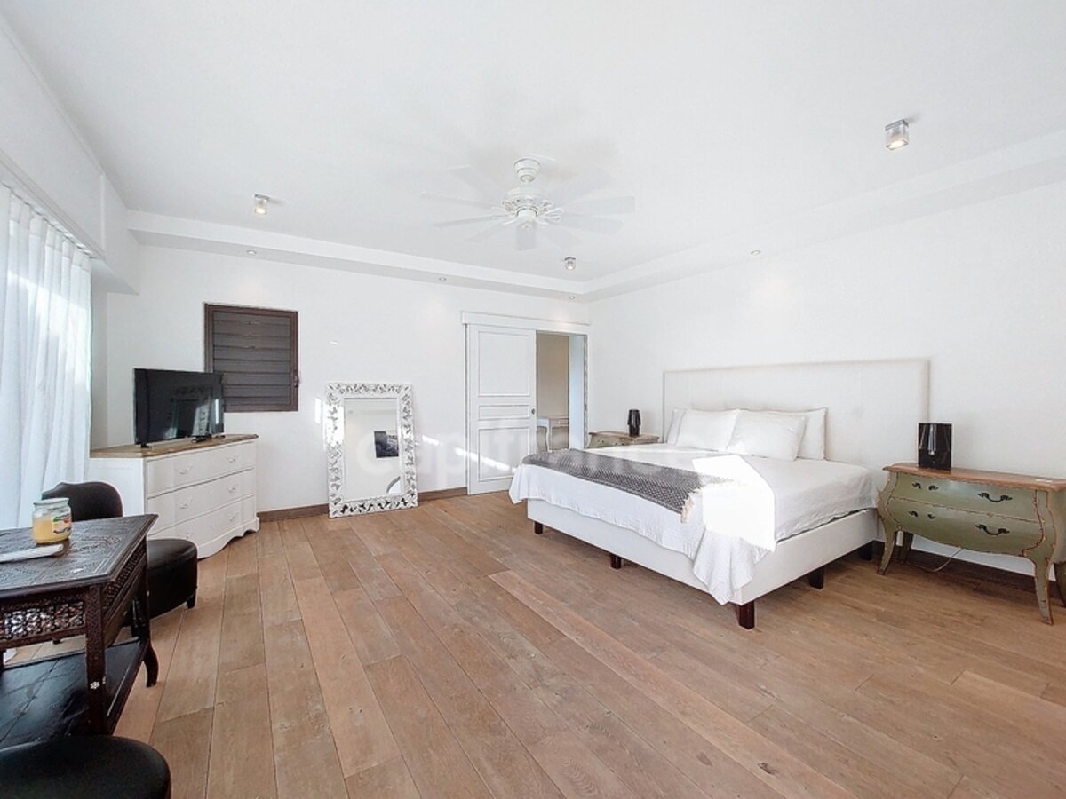 6 Bedroom Villa With Sea View And Caretaker'S House On