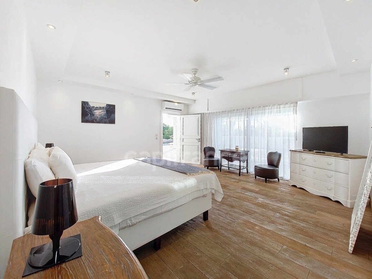 6 Bedroom Villa With Sea View And Caretaker'S House On